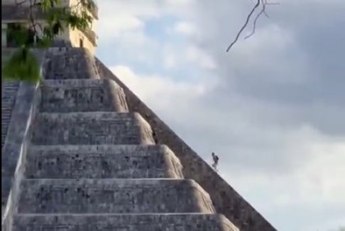 德國游客攀爬奇琴伊察金字塔遭當(dāng)?shù)厝艘u擊被捕
