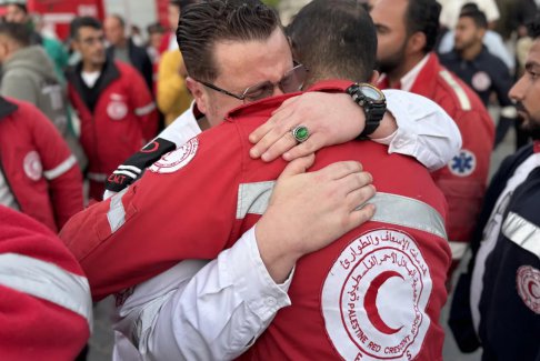 紅十字會對加沙八名醫(yī)務(wù)人員遇害表示強(qiáng)烈憤慨