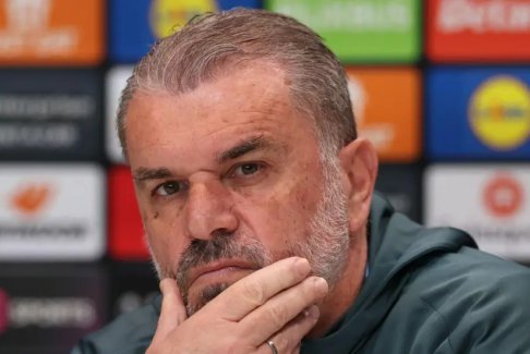 托特納姆熱刺隊主帥安格·波斯特科格魯?shù)钠D難