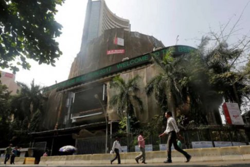 美股市場已成“爆炸區(qū)”特朗普關(guān)稅重創(chuàng)美國經(jīng)濟