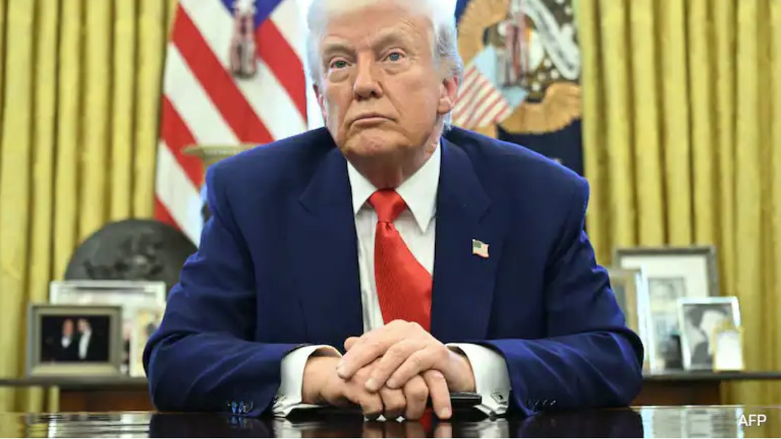 在特朗普出人意料地暫停多項新關(guān)稅后，美國股市周三飆升。