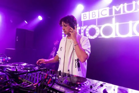 薩頓足總杯決賽和英超聯(lián)賽預(yù)測(cè)嘉賓Barry Can't Swim