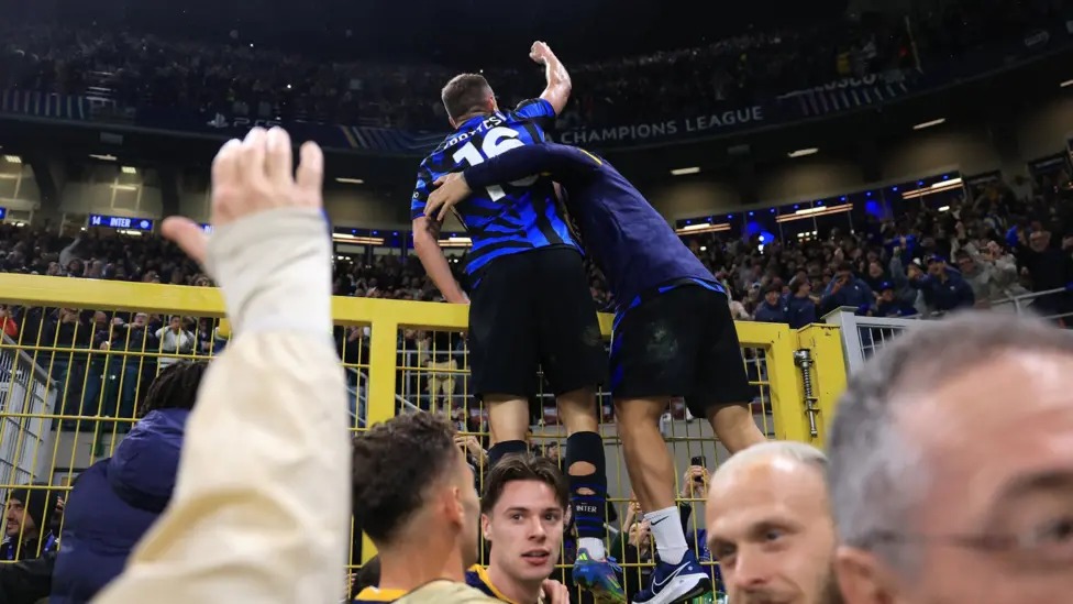 加時(shí)賽中，國(guó)際米蘭以7-6的總比分領(lǐng)先，達(dá)維德&middot;弗拉特西以精彩的方式慶祝