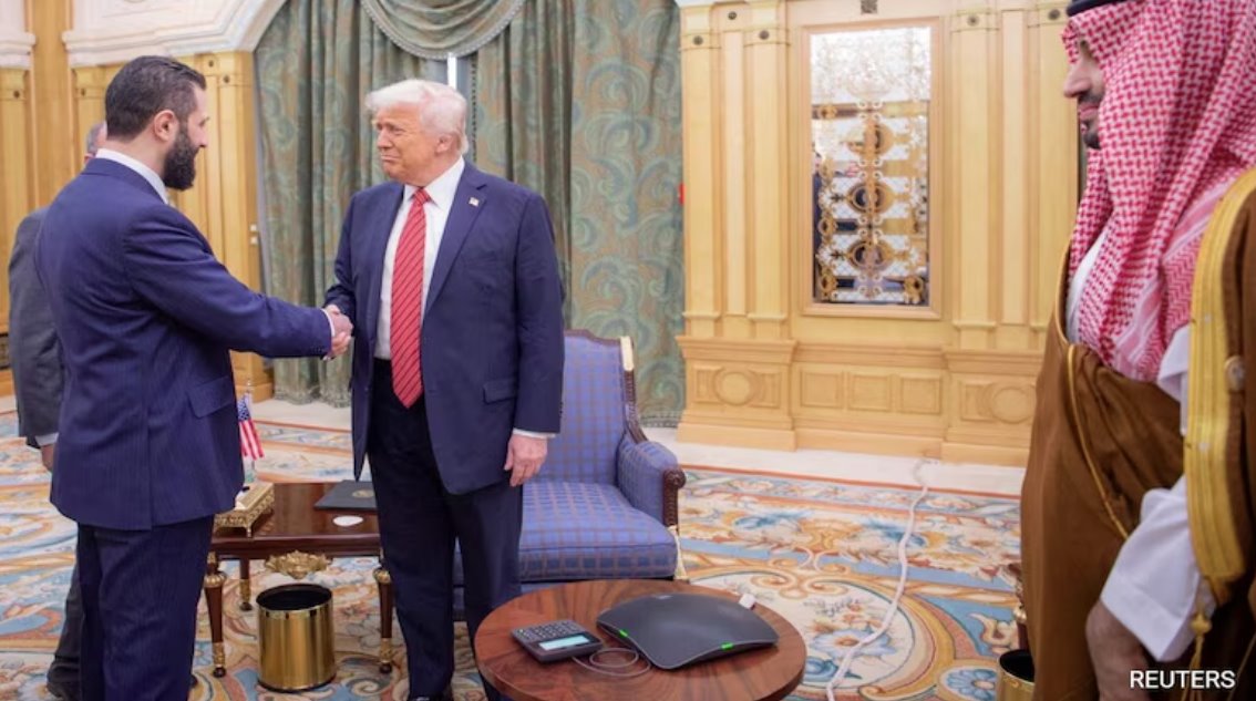 美國總統(tǒng)唐納德&middot;特朗普在利雅得會(huì)見敘利亞總統(tǒng)艾哈邁德&middot;沙拉