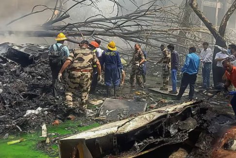 幸存者跳機(jī)逃生 自行從殘骸中走出