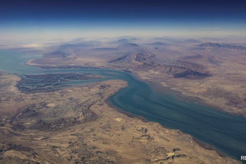 霍爾木茲海峽附近船只發(fā)出異常信息以阻止襲擊