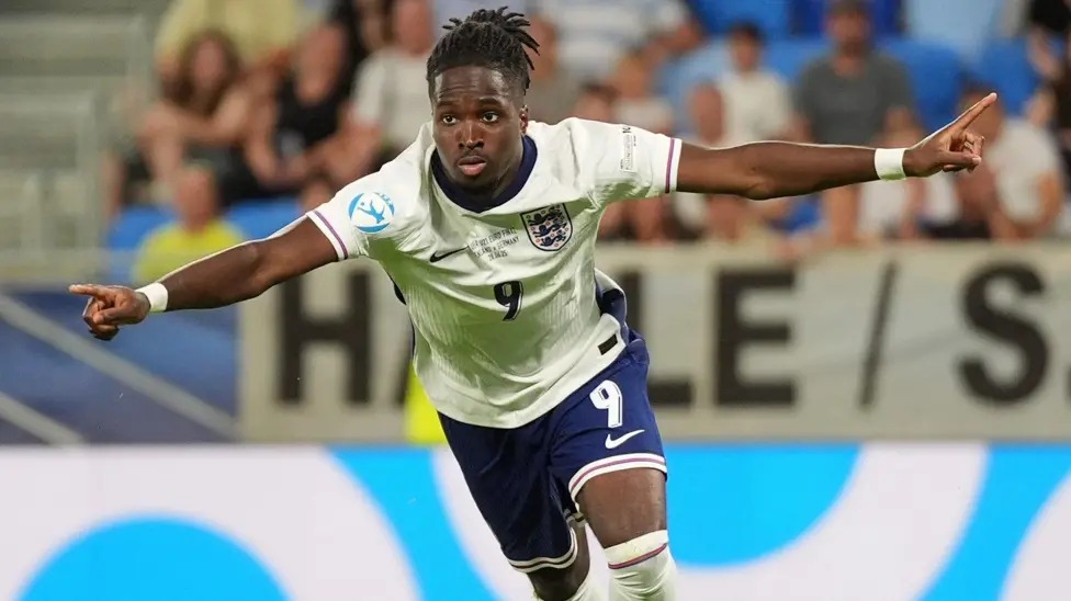 喬納森&middot;羅在加時(shí)賽92分鐘進(jìn)球，幫助英格蘭U21國家隊(duì)奪得2025年歐洲杯冠軍