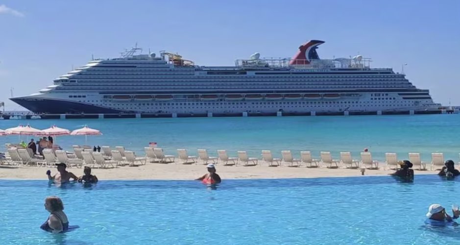 兩名美國嘉年華郵輪乘客在新開業(yè)的豪華度假村溺亡，相隔數(shù)小時(shí)