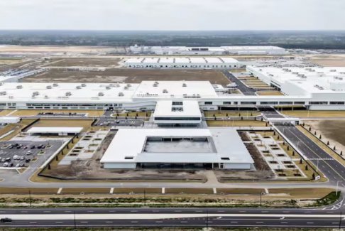 美國電池廠現(xiàn)場突襲行動逮捕了300多名韓國人