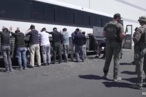 美國移民局突擊檢查現(xiàn)代-LG工廠 韓國感到“被背叛”