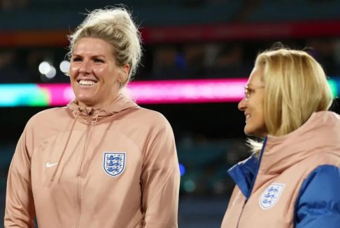 英格蘭女足主教練希望退役的布萊特加入英格蘭女足