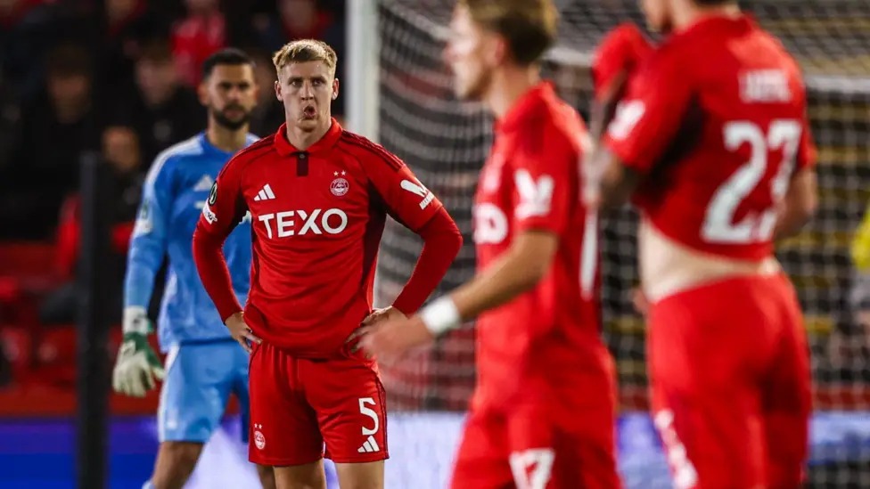 頓涅茨克礦工隊(duì)的佩德羅&middot;恩里克進(jìn)球，將比分改寫為3-1，阿伯丁隊(duì)的馬茨&middot;諾斯特看起來(lái)很沮喪