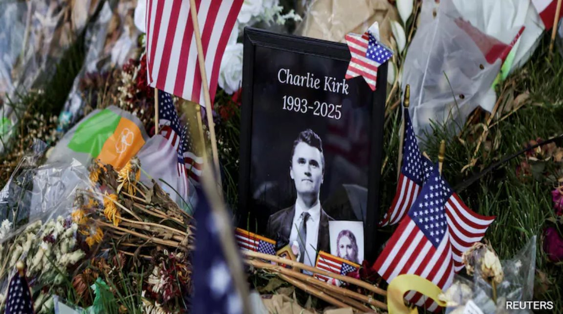 九月美國(guó)活動(dòng)家查理&middot;柯克在大學(xué)校園被槍殺