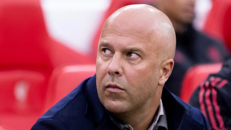 10月初，利物浦以1-2負(fù)于切爾西，上周再次1-2負(fù)于曼聯(lián)，斯洛特職業(yè)生涯首次遭遇四連敗