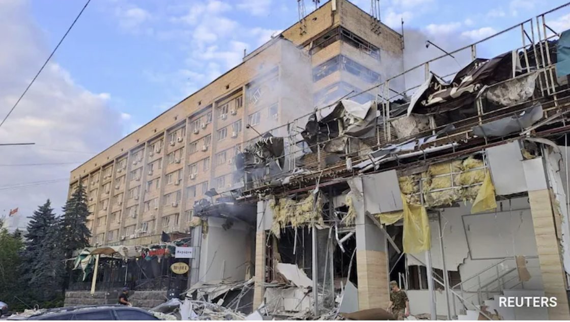 烏克蘭空軍稱，俄羅斯發(fā)射了9枚導(dǎo)彈和62架無(wú)人機(jī)。