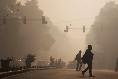 印度首都德里污染嚴重 24小時內(nèi)開出9000張罰單