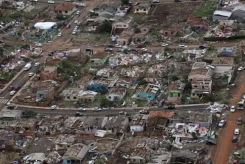 巴西龍卷風(fēng)致6人死亡700多人受傷