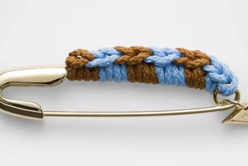 Prada售價(jià)1200美元的別針 直郵8552元