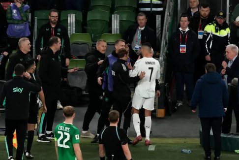 葡萄牙隊教練們對C羅紅牌的反應：也許我影響了C羅