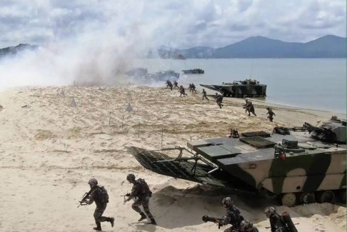 解放軍東部戰(zhàn)區(qū)發(fā)布搶灘利器高清畫面