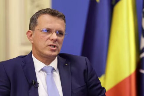 羅馬尼亞國防部長稱因簡歷“錯誤”辭職