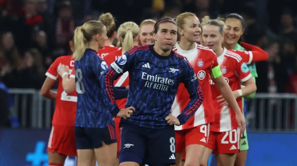 拜仁慕尼黑慶祝歐冠勝利時(shí)，瑪麗奧娜&middot;卡爾登泰看起來(lái)很失望。