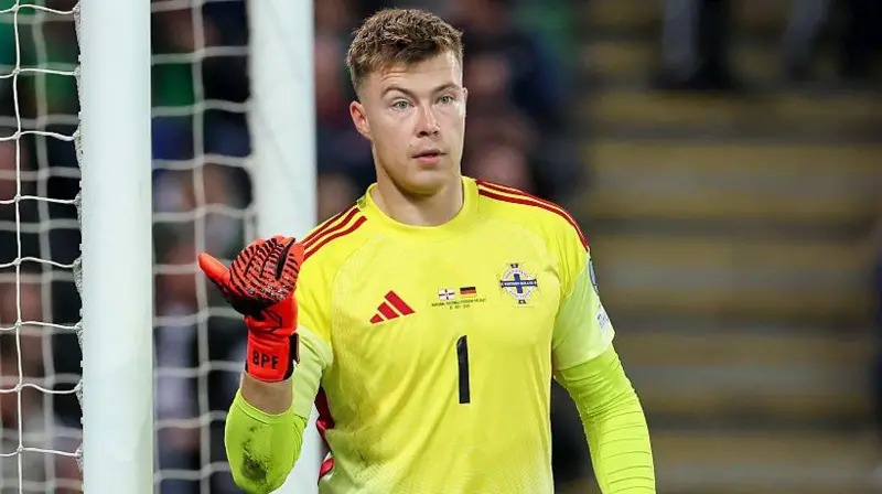 門將貝利&middot;皮科克-法雷爾從布萊克浦租借而來已經(jīng)代表北愛爾蘭出場52次