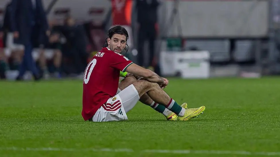 匈牙利隊(duì)在周日與愛爾蘭隊(duì)的比賽中，經(jīng)過加時(shí)賽的激烈角逐，最終以2-3惜敗，無緣附加賽資格。