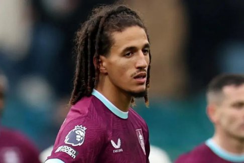 伯恩利中場球員梅布里因向球迷吐口水被禁賽四場