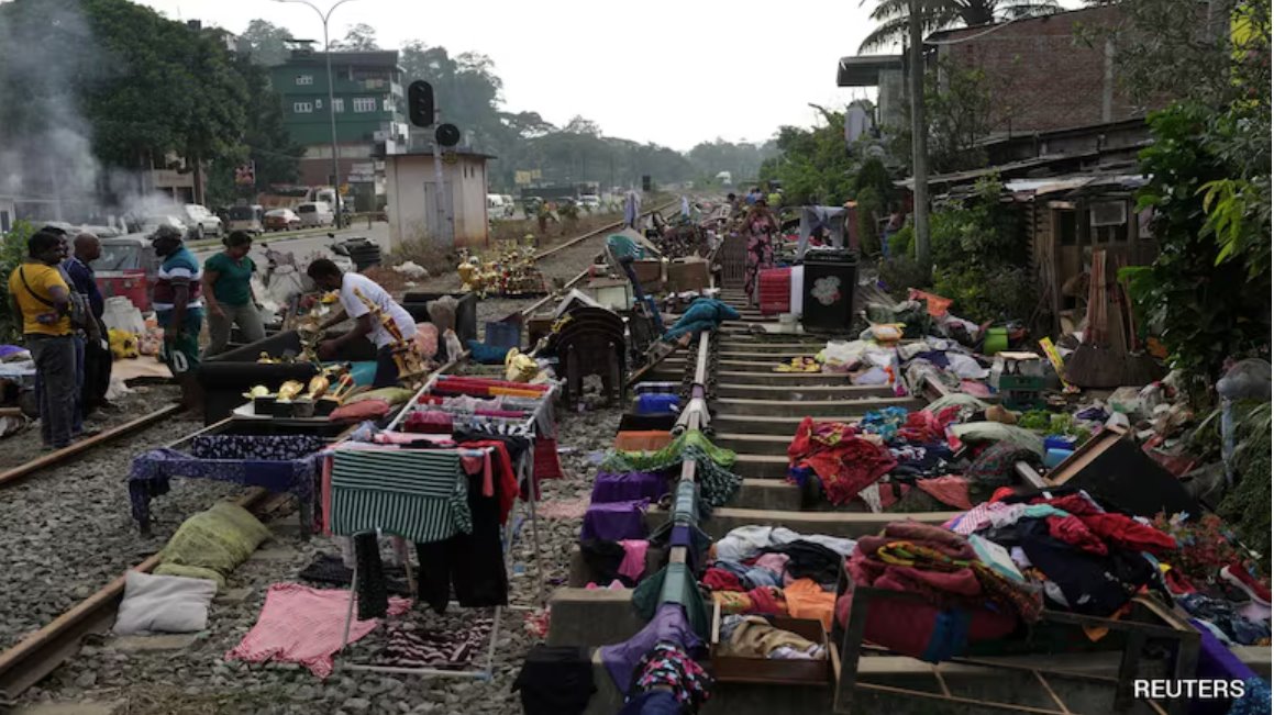 颶風(fēng)過后，斯??里蘭卡仍有超過350人失蹤。