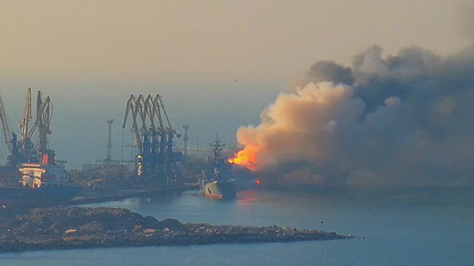 他們說，這些船只是在俄羅斯卡爾梅克共和國沿海地區(qū)遭到襲擊的。