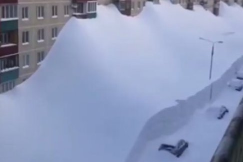 俄羅斯堪察加半島積雪厚度達(dá)到二層樓高