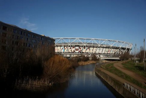 英超聯(lián)賽西漢姆聯(lián)對陣桑德蘭的比賽將開球