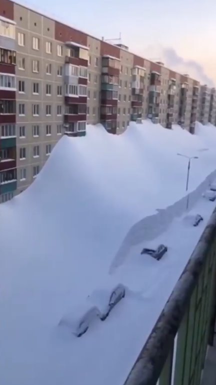 俄羅斯堪察加半島積雪厚度達(dá)到二層樓高