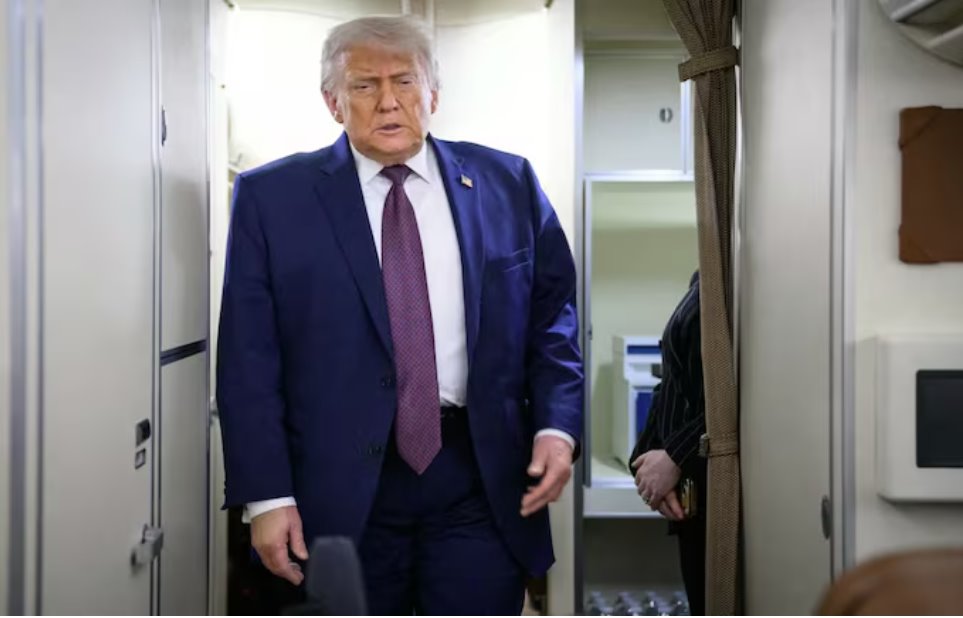 美國總統(tǒng)唐納德&middot;特朗普再次引發(fā)熱議，他暗示自己應該考慮競選第四個任期。