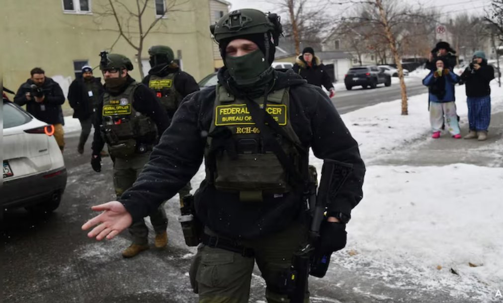 這一轉(zhuǎn)變正值唐納德&middot;特朗普總統(tǒng)的政府?dāng)U大移民逮捕范圍之際