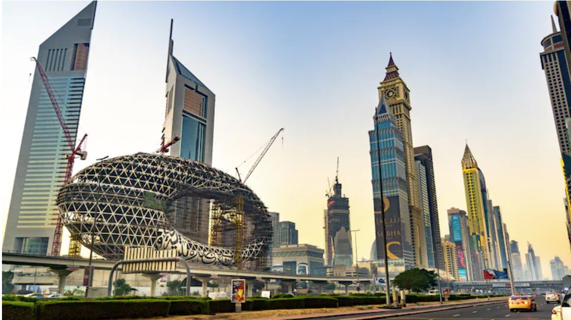 根據(jù)阿聯(lián)酋勞動法規(guī)定，如果員工工作時間超過規(guī)定時長，必須獲得額外報酬。